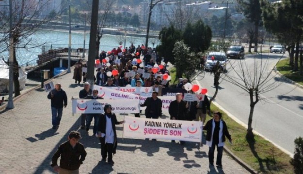 "KADINA ŞİDDETİ" PROTESTO İÇİN YÜRÜDÜLER!